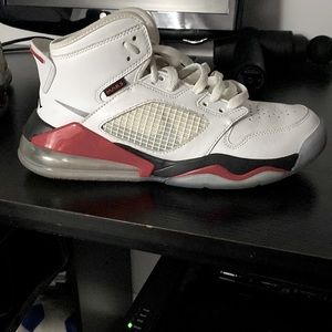 Jordan Mars 270 - Size 7